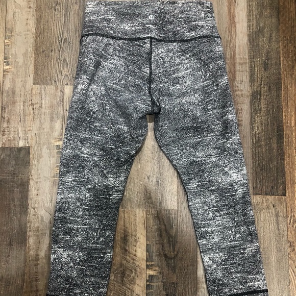 lululemon Wunder Under HR Crop - size 8 - Picture 2 of 5